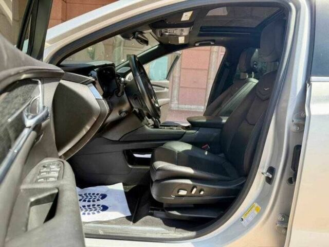 Сірий Каділак XT5, об'ємом двигуна 3.6 л та пробігом 56 тис. км за 6200 $, фото 9 на Automoto.ua