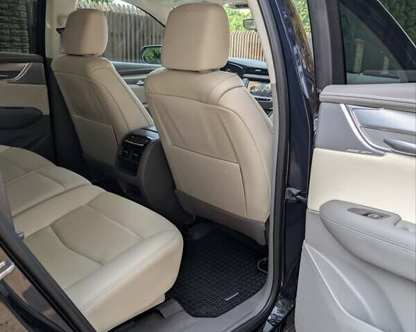 Синий Кадиллак XT5, объемом двигателя 3.65 л и пробегом 27 тыс. км за 26999 $, фото 3 на Automoto.ua