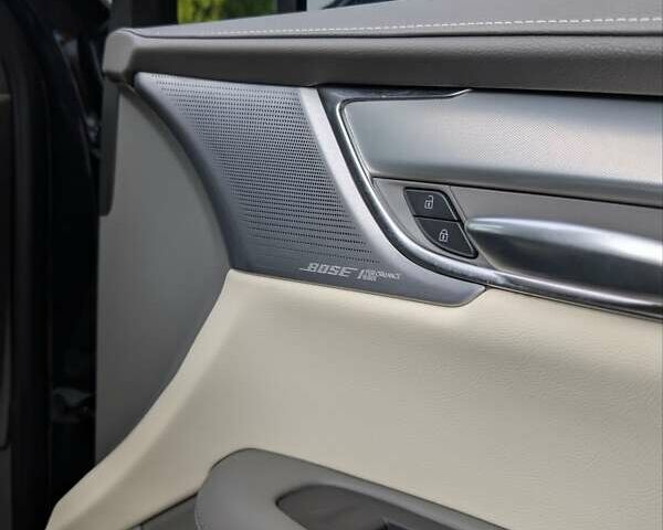 Синий Кадиллак XT5, объемом двигателя 3.65 л и пробегом 27 тыс. км за 26999 $, фото 2 на Automoto.ua