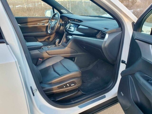 Белый Кадиллак XT6, объемом двигателя 3.6 л и пробегом 33 тыс. км за 32000 $, фото 10 на Automoto.ua