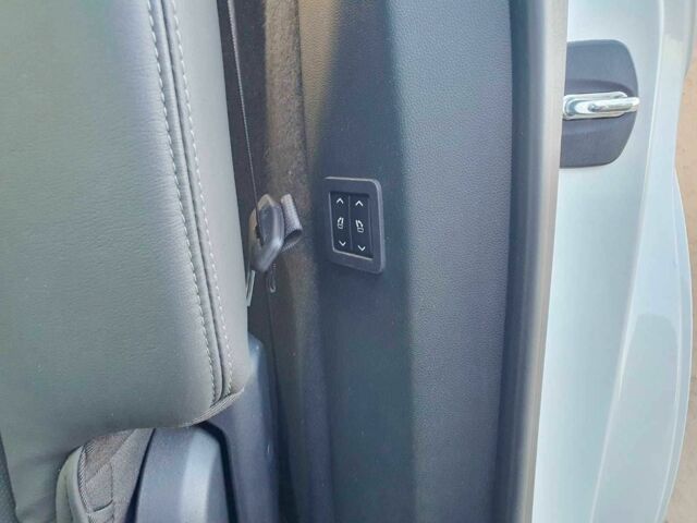 Белый Кадиллак XT6, объемом двигателя 3.6 л и пробегом 33 тыс. км за 32000 $, фото 13 на Automoto.ua