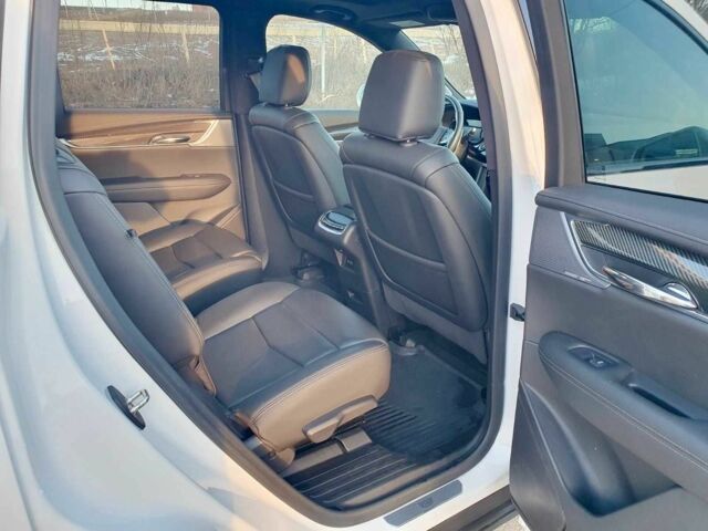 Белый Кадиллак XT6, объемом двигателя 3.6 л и пробегом 33 тыс. км за 32000 $, фото 9 на Automoto.ua