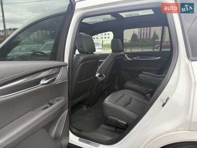 Білий Каділак XT6, об'ємом двигуна 3.64 л та пробігом 33 тис. км за 32500 $, фото 6 на Automoto.ua
