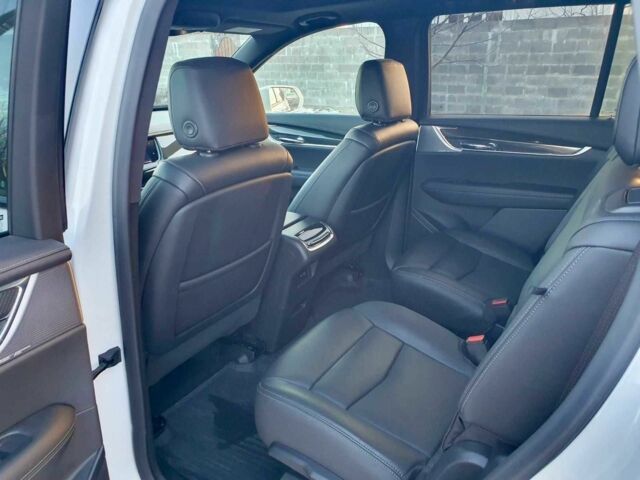 Белый Кадиллак XT6, объемом двигателя 3.6 л и пробегом 33 тыс. км за 32000 $, фото 8 на Automoto.ua