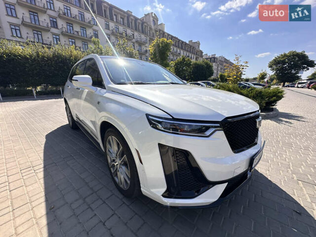 Белый Кадиллак XT6, объемом двигателя 3.65 л и пробегом 95 тыс. км за 38000 $, фото 2 на Automoto.ua
