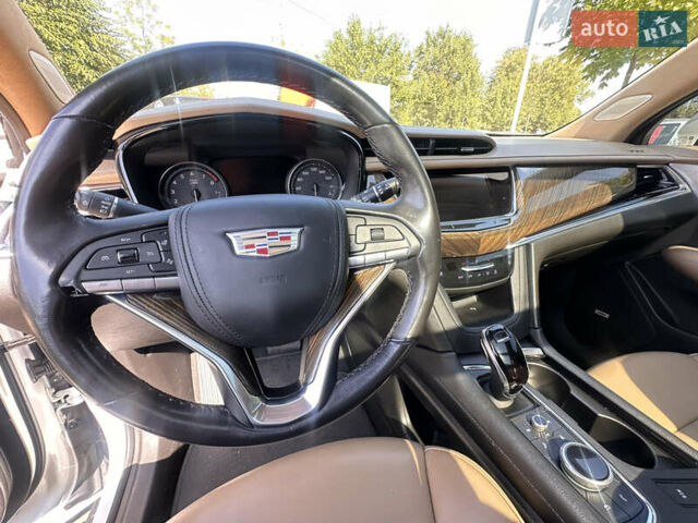 Белый Кадиллак XT6, объемом двигателя 3.65 л и пробегом 95 тыс. км за 38000 $, фото 7 на Automoto.ua