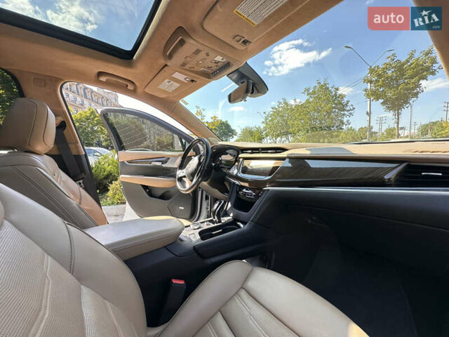 Белый Кадиллак XT6, объемом двигателя 3.65 л и пробегом 95 тыс. км за 38000 $, фото 8 на Automoto.ua