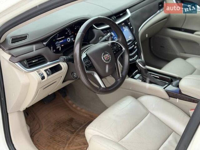 Білий Каділак ХТС, об'ємом двигуна 3.56 л та пробігом 165 тис. км за 9799 $, фото 12 на Automoto.ua