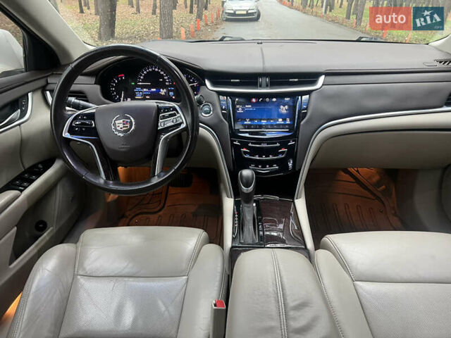 Белый Кадиллак ХТС, объемом двигателя 3.56 л и пробегом 130 тыс. км за 12000 $, фото 13 на Automoto.ua