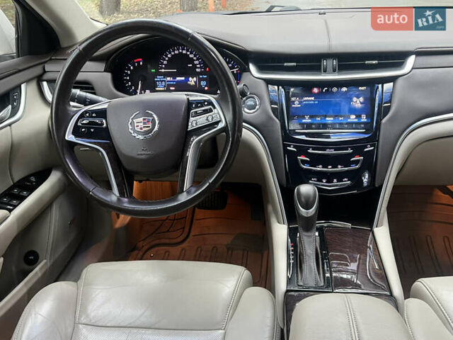 Белый Кадиллак ХТС, объемом двигателя 3.56 л и пробегом 130 тыс. км за 12000 $, фото 10 на Automoto.ua