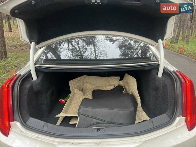 Белый Кадиллак ХТС, объемом двигателя 3.56 л и пробегом 130 тыс. км за 12000 $, фото 17 на Automoto.ua