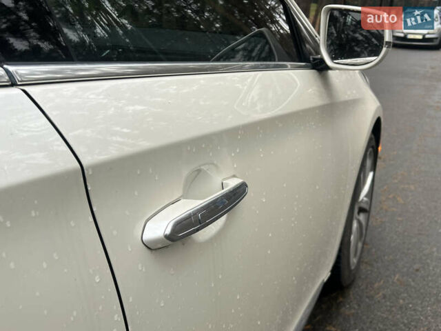 Белый Кадиллак ХТС, объемом двигателя 3.56 л и пробегом 130 тыс. км за 12000 $, фото 9 на Automoto.ua