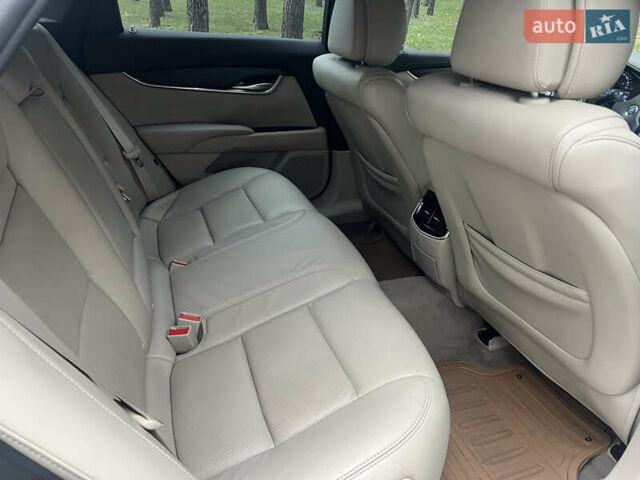 Белый Кадиллак ХТС, объемом двигателя 3.56 л и пробегом 130 тыс. км за 12000 $, фото 14 на Automoto.ua