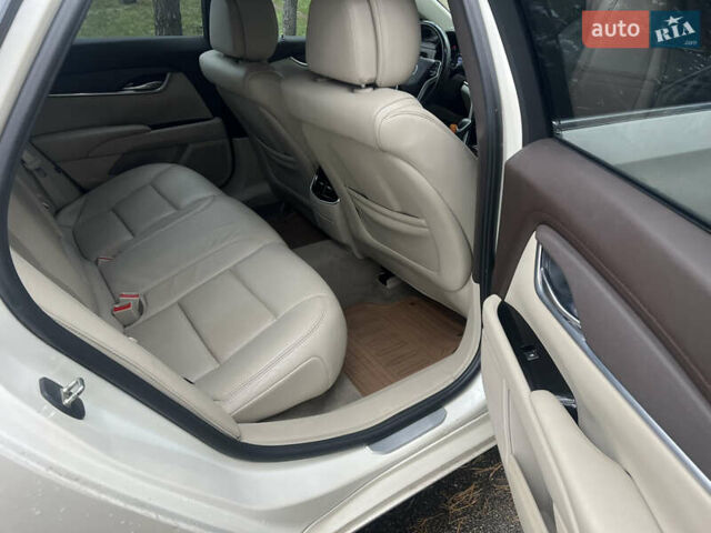 Белый Кадиллак ХТС, объемом двигателя 3.56 л и пробегом 130 тыс. км за 12000 $, фото 16 на Automoto.ua