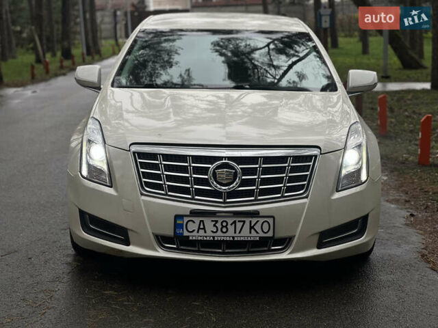 Белый Кадиллак ХТС, объемом двигателя 3.56 л и пробегом 130 тыс. км за 12000 $, фото 2 на Automoto.ua