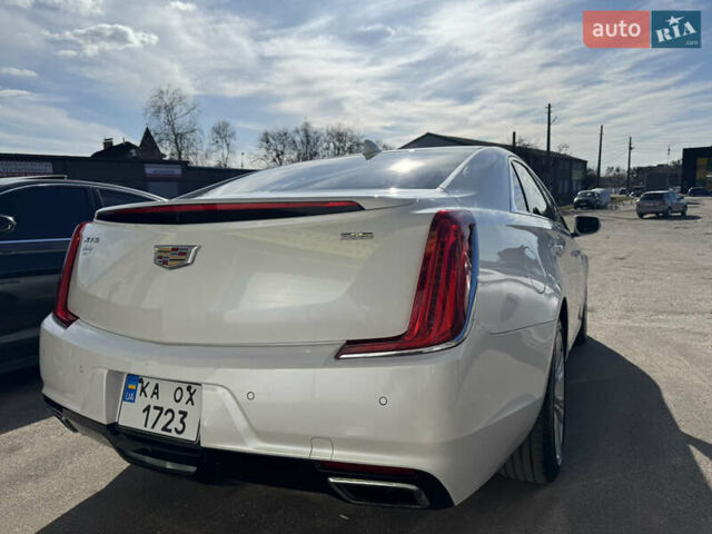 Белый Кадиллак ХТС, объемом двигателя 3.65 л и пробегом 163 тыс. км за 17990 $, фото 2 на Automoto.ua