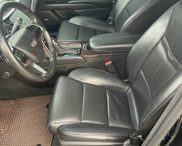 Черный Кадиллак ХТС, объемом двигателя 3.56 л и пробегом 275 тыс. км за 15600 $, фото 17 на Automoto.ua