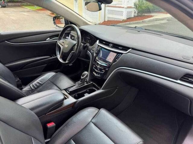 Черный Кадиллак ХТС, объемом двигателя 3.6 л и пробегом 65 тыс. км за 2300 $, фото 6 на Automoto.ua