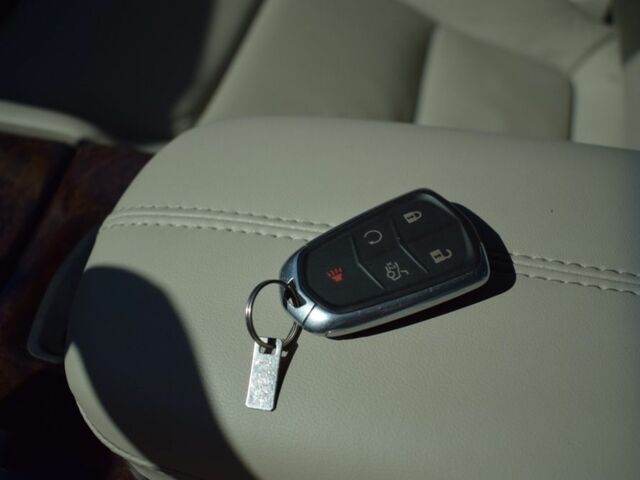 Червоний Каділак ХТС, об'ємом двигуна 3.6 л та пробігом 69 тис. км за 15800 $, фото 22 на Automoto.ua