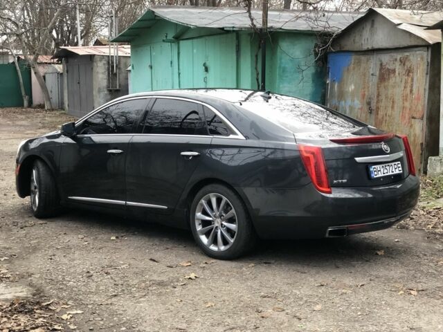 Серый Кадиллак ХТС, объемом двигателя 0 л и пробегом 203 тыс. км за 9999 $, фото 1 на Automoto.ua