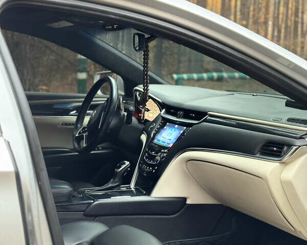 Серый Кадиллак ХТС, объемом двигателя 3.6 л и пробегом 229 тыс. км за 15900 $, фото 15 на Automoto.ua