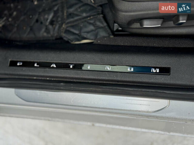 Сірий Каділак ХТС, об'ємом двигуна 3.56 л та пробігом 231 тис. км за 15900 $, фото 24 на Automoto.ua