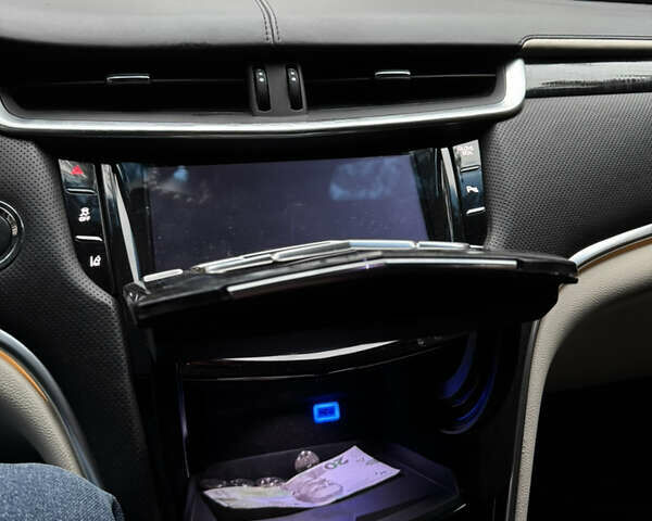 Серый Кадиллак ХТС, объемом двигателя 3.6 л и пробегом 229 тыс. км за 15900 $, фото 25 на Automoto.ua