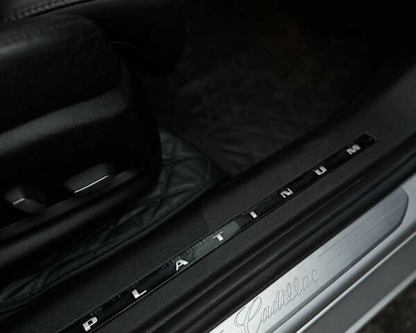 Серый Кадиллак ХТС, объемом двигателя 3.6 л и пробегом 229 тыс. км за 15900 $, фото 39 на Automoto.ua