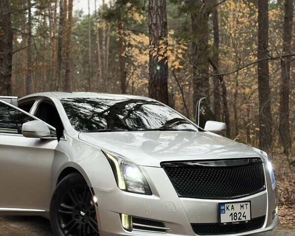 Серый Кадиллак ХТС, объемом двигателя 3.6 л и пробегом 229 тыс. км за 15900 $, фото 1 на Automoto.ua