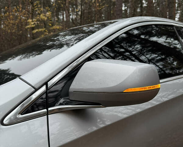 Серый Кадиллак ХТС, объемом двигателя 3.6 л и пробегом 229 тыс. км за 15900 $, фото 8 на Automoto.ua