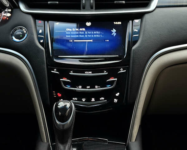 Сірий Каділак ХТС, об'ємом двигуна 3.56 л та пробігом 231 тис. км за 15900 $, фото 19 на Automoto.ua