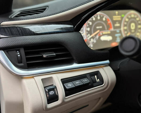 Серый Кадиллак ХТС, объемом двигателя 3.6 л и пробегом 229 тыс. км за 15900 $, фото 36 на Automoto.ua