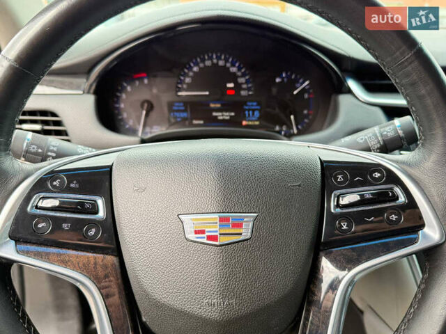 Серый Кадиллак ХТС, объемом двигателя 3.56 л и пробегом 178 тыс. км за 12000 $, фото 21 на Automoto.ua