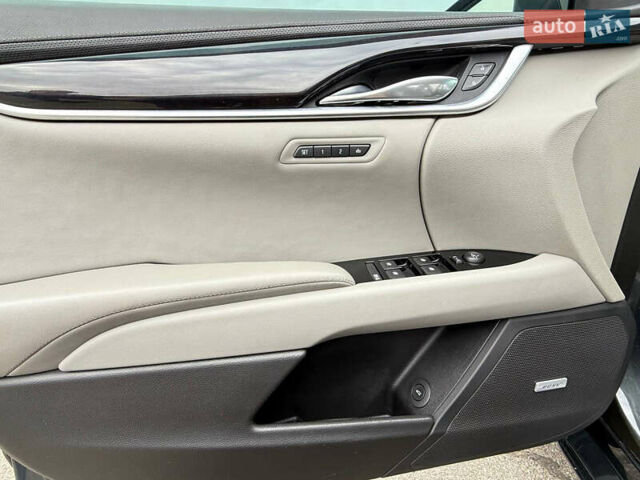 Серый Кадиллак ХТС, объемом двигателя 3.56 л и пробегом 178 тыс. км за 12000 $, фото 10 на Automoto.ua