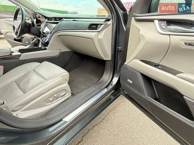 Серый Кадиллак ХТС, объемом двигателя 3.56 л и пробегом 178 тыс. км за 12000 $, фото 16 на Automoto.ua