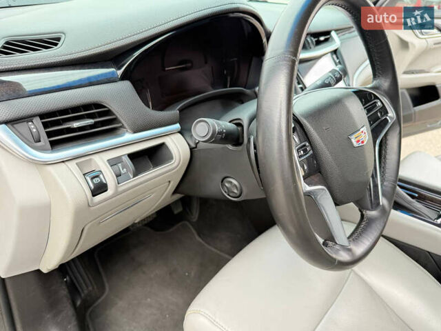 Серый Кадиллак ХТС, объемом двигателя 3.56 л и пробегом 178 тыс. км за 12000 $, фото 11 на Automoto.ua