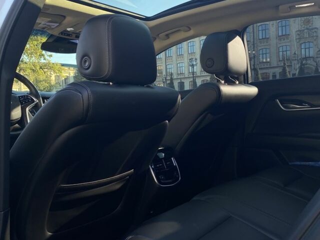 Серый Кадиллак ХТС, объемом двигателя 3.6 л и пробегом 70 тыс. км за 21500 $, фото 6 на Automoto.ua