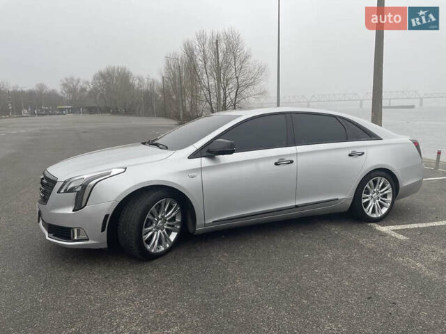 Серый Кадиллак ХТС, объемом двигателя 3.6 л и пробегом 68 тыс. км за 23400 $, фото 1 на Automoto.ua