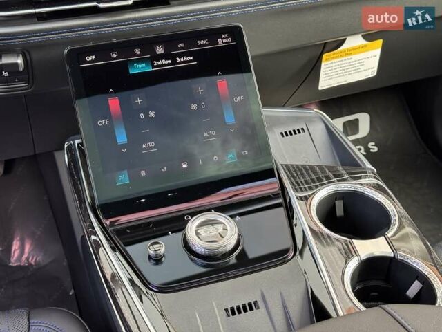 Чорний Каділак Escalade IQ, об'ємом двигуна 0 л та пробігом 1 тис. км за 155000 $, фото 27 на Automoto.ua