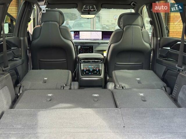 Чорний Каділак Escalade IQ, об'ємом двигуна 0 л та пробігом 1 тис. км за 155000 $, фото 8 на Automoto.ua