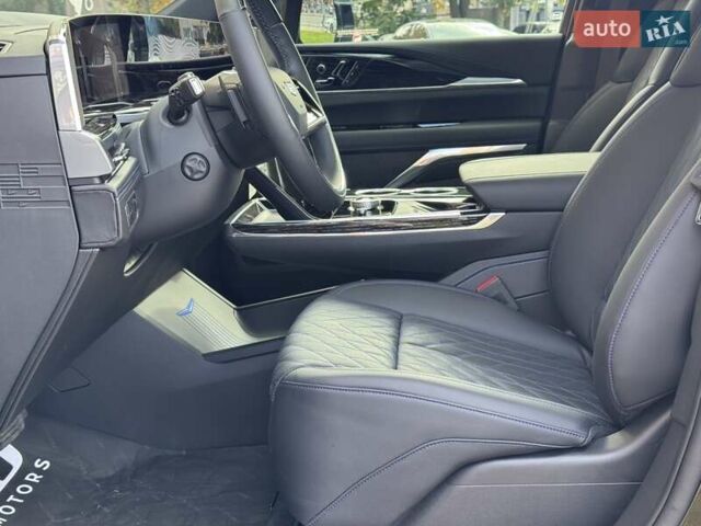 Чорний Каділак Escalade IQ, об'ємом двигуна 0 л та пробігом 1 тис. км за 155000 $, фото 18 на Automoto.ua