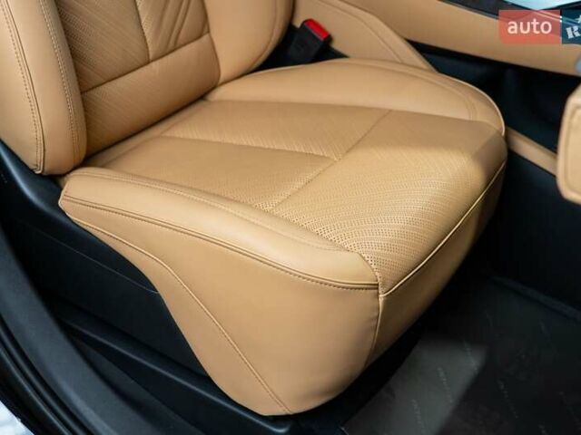 Чорний Каділак Escalade IQ, об'ємом двигуна 0 л та пробігом 1 тис. км за 169000 $, фото 47 на Automoto.ua