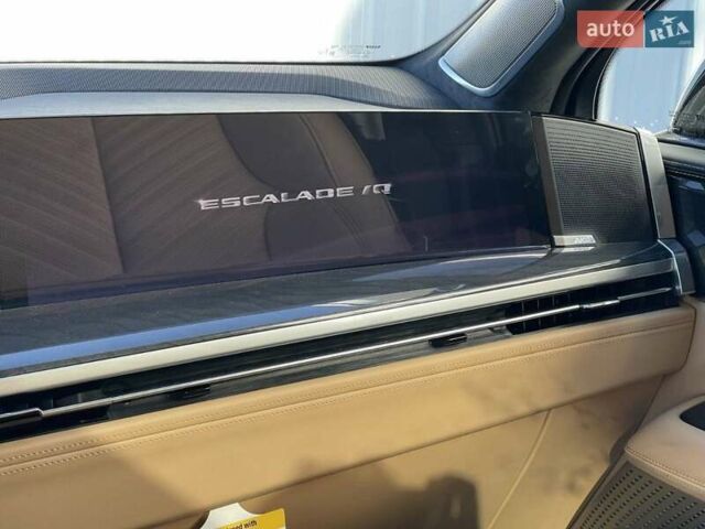 Чорний Каділак Escalade IQ, об'ємом двигуна 0 л та пробігом 2 тис. км за 158000 $, фото 8 на Automoto.ua