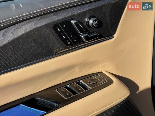 Чорний Каділак Escalade IQ, об'ємом двигуна 0 л та пробігом 2 тис. км за 158000 $, фото 11 на Automoto.ua