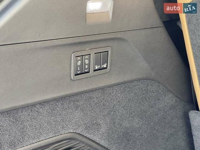 Чорний Каділак Escalade IQ, об'ємом двигуна 0 л та пробігом 2 тис. км за 158000 $, фото 19 на Automoto.ua