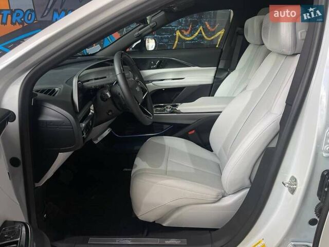 Белый Кадиллак Lyriq, объемом двигателя 0 л и пробегом 6 тыс. км за 47499 $, фото 9 на Automoto.ua
