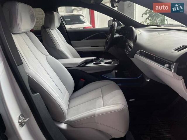 Белый Кадиллак Lyriq, объемом двигателя 0 л и пробегом 6 тыс. км за 47499 $, фото 11 на Automoto.ua