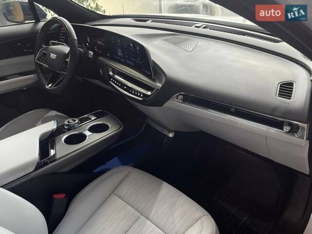 Белый Кадиллак Lyriq, объемом двигателя 0 л и пробегом 6 тыс. км за 47499 $, фото 12 на Automoto.ua