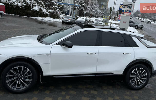 Белый Кадиллак Lyriq, объемом двигателя 0 л и пробегом 24 тыс. км за 57000 $, фото 8 на Automoto.ua