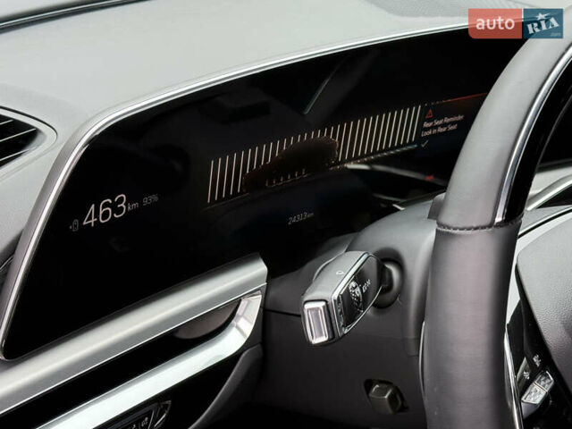 Белый Кадиллак Lyriq, объемом двигателя 0 л и пробегом 24 тыс. км за 57000 $, фото 13 на Automoto.ua